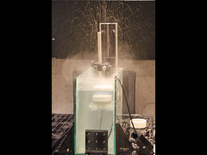 acoustic fountain, ultrasonic fountain, Fresnel lens